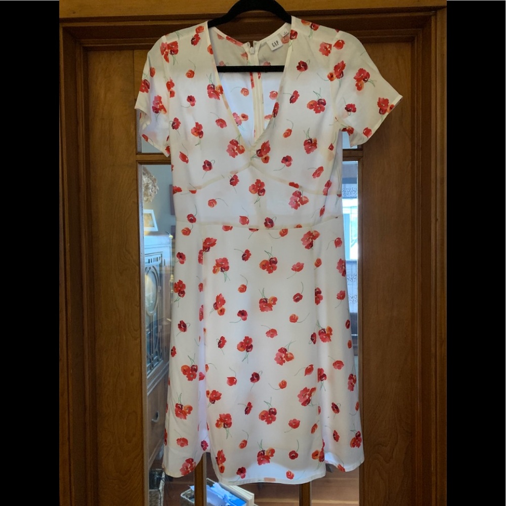 Gap white and red floral dress. Size 2